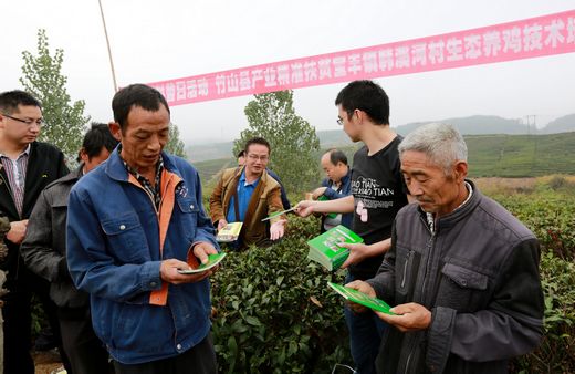 竹山县全国科普日 科普惠农送科技下乡 宝丰镇产业推进精准扶贫生态