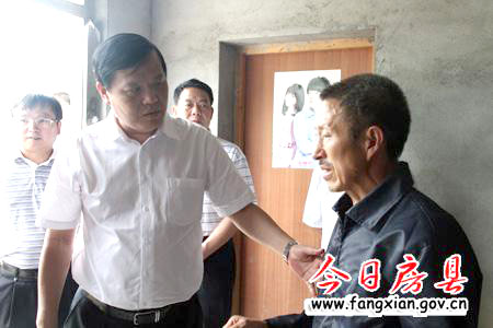 邬泽华深入房县检查指导抗灾救灾工作